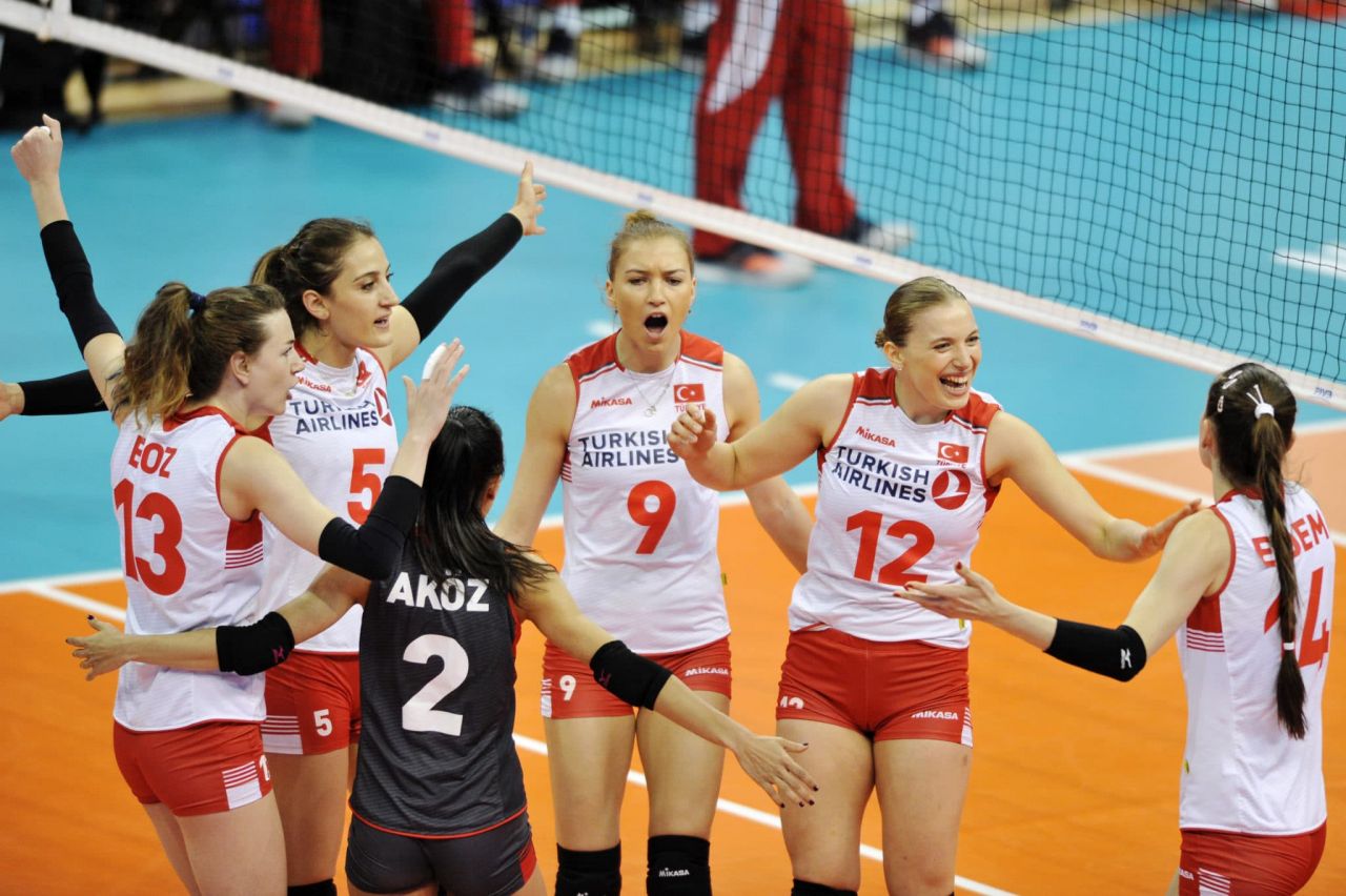 Türk Voleybol Milli Takımının Efsane Kadın Oyuncuları