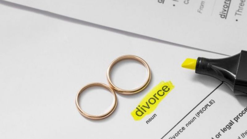 Terk Nedenine Dayalı Boşanma Davaları Nedir? Özel Boşanma Sebeplerinden Biri Olan “Terk” Hakkında Merak Edilen Her Şey | Terk nedenine dayalı boşanma davaları ya da akıl hastalığı sebebine dayalı boşanma davaları nasıl görülüyor? Toplumumuzun temel yapı taşı niteliğindeki aile birliğinin, yani diğer bir ifadeyle eşler arasındaki evliliğin sona ermesi ancak boşanma yoluyla mümkündür.