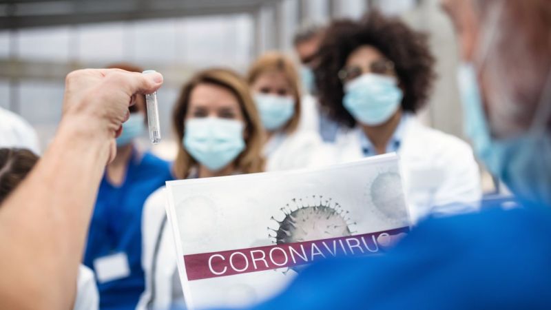 Koronavirüs Tedbirleri Tekrar mı Geliyor? 81 Valiliğe Yeni Düzenleme Gönderildi | Koronavirüs tedbirleri hakkında Sağlık Bakanlığı 81 il valiliğine yeni düzenleme gönderdi. Gönderinin içeriği hakkında bilgiler basın ile paylaşıldı. Kovid-19 PCR testi ve izolasyon uygulamaları hakkında bir düzenleme geldiği söylendi. Türkiye’ye giriş çıkışlarda, Sağlık Bakanlığı tarafından ruhsat verilmiş her laboratuvar, tüm kişilere test yapabilecek.