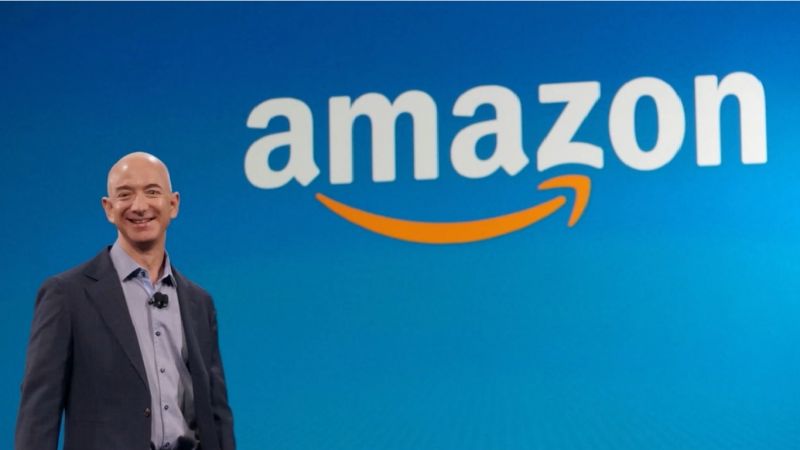 Jeff Bezos Kimdir | Dünyanın En Zengin Adamı Kimdir Serveti Ne Kadardır | 189 milyar dolarlık serveti ile dünyanın en zengin adamı 2020 listesi lideri olan Jeff Bezos kimdir ? Dünyanın dört bir yanından milyonlarca kullanıcısı olan Amazon alışveriş sitesi nasıl kurulmuştur? Jeff Bezos serveti ne kadardır?