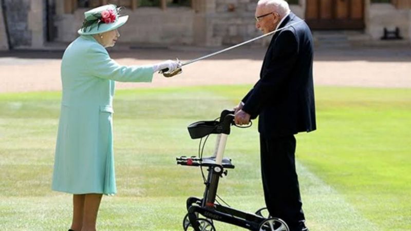 İngiltere’de Yaşıyor Olsaydınız ve 100 Yaşını Geçtiyseniz, Kraliçeden Kart Alabilirdiniz