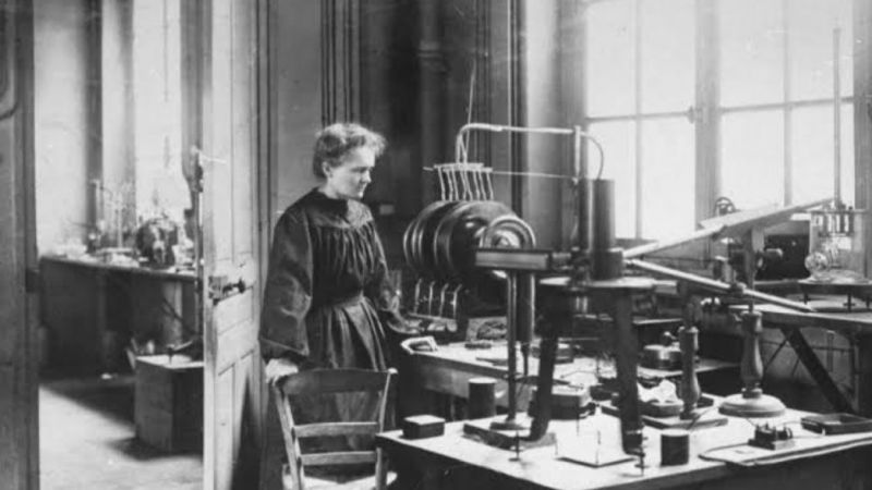 Nobel Fizik Ödülünü İlk Alan Kadın: Madam Curie