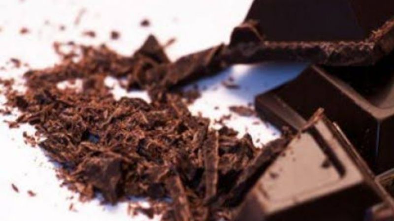 Bitter Çikolata: 479 kcal (100 gr)