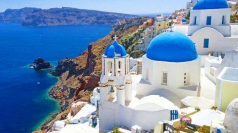 Santorini Adası'na Her Yıl 1 Milyondan Fazla Turist Akın Ediyor