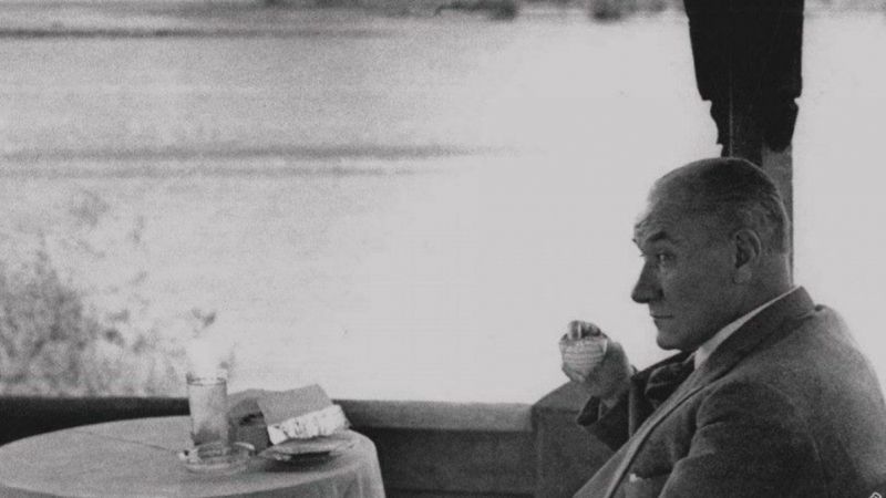 Atatürk Yemek Yemeye Meraklı Değildi, Sabahları Sadece Kahve ve Sigara İçerdi