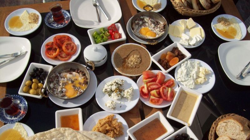 Sabahın Köründe Yapılan, Kalabalık Aile Kahvaltıları…