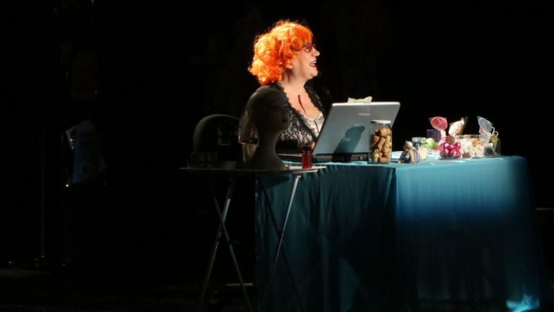 Füsun Demirel “Şişman Güzeldir” Tiyatro Oyunuyla Türkan Saylan Kültür Merkezi’nde Sahne Aldı