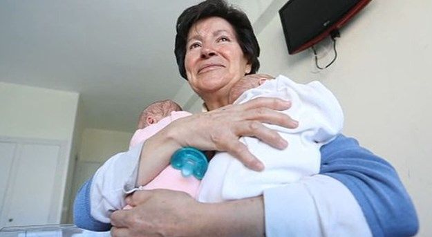 64 Yaşında İkiz Bebek Dünyaya Getiren Annenin Bebekleri Neden Elinden Alındı?