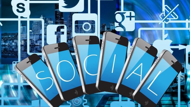 Sosyal Medya Uzmanlığı Nedir? Sosyal Medya Uzmanlığı Sertifikası Nasıl Alınır? | Sosyal Medya Uzmanlığı, son zamanlarda birçok trend meslek arasına girerek oldukça fazla yaygınlaşmaya ve talep görmeye başladı. Neredeyse hayatımızın büyük bir bölümü sosyal medya ile geçerken, kimimiz de bu vakti kazanca dönüştürme peşine giderek bu işi bir meslek haline getirdi. Her anlamda günümüzde egemen olan sosyal medya, şimdi de Sosyal Medya Uzmanlığı nedir, nasıl olunur sorularıyla gündemi meşgul etmeyi başarıyor.