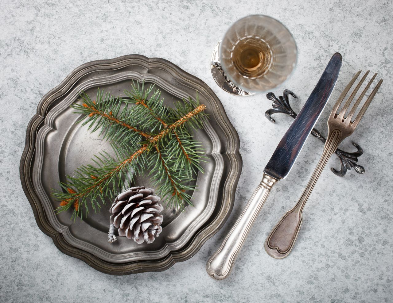 christmas-and-new-year-table-setting-vvbd7lw-1585764994.jpg