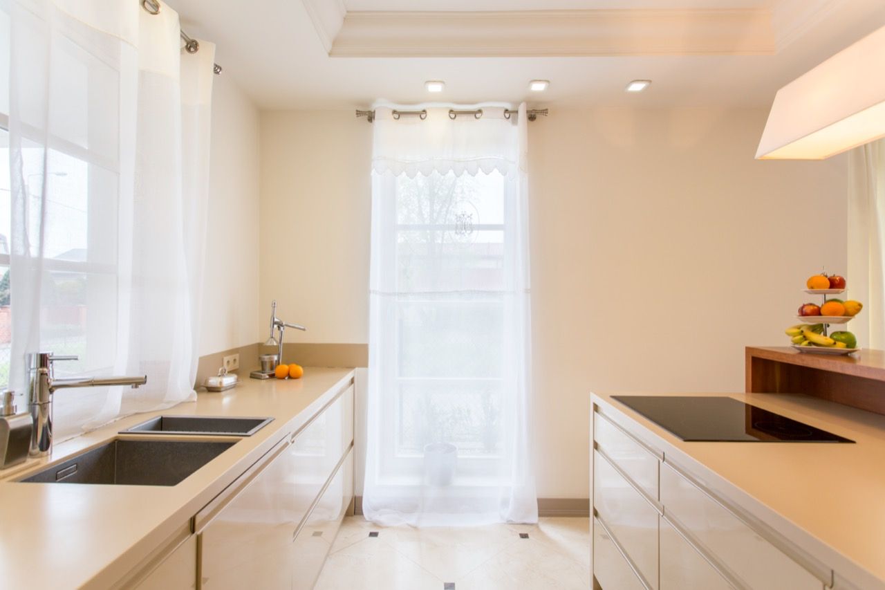 minimalistic-modern-kitchen-room-interior-ps45rz6-1586010152.jpg