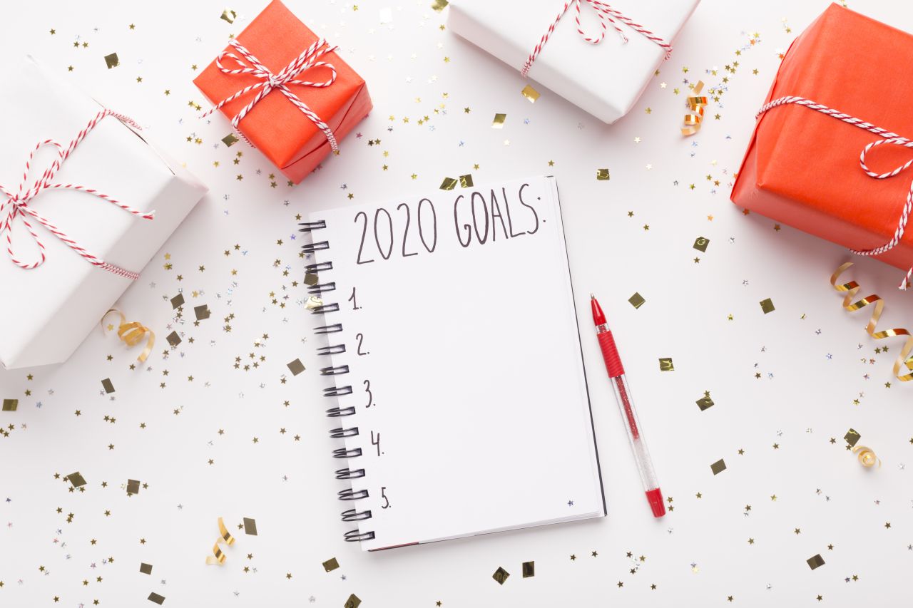 notepad-with-goals-and-christmas-presents-on-rcjuzga-1581729071.jpg