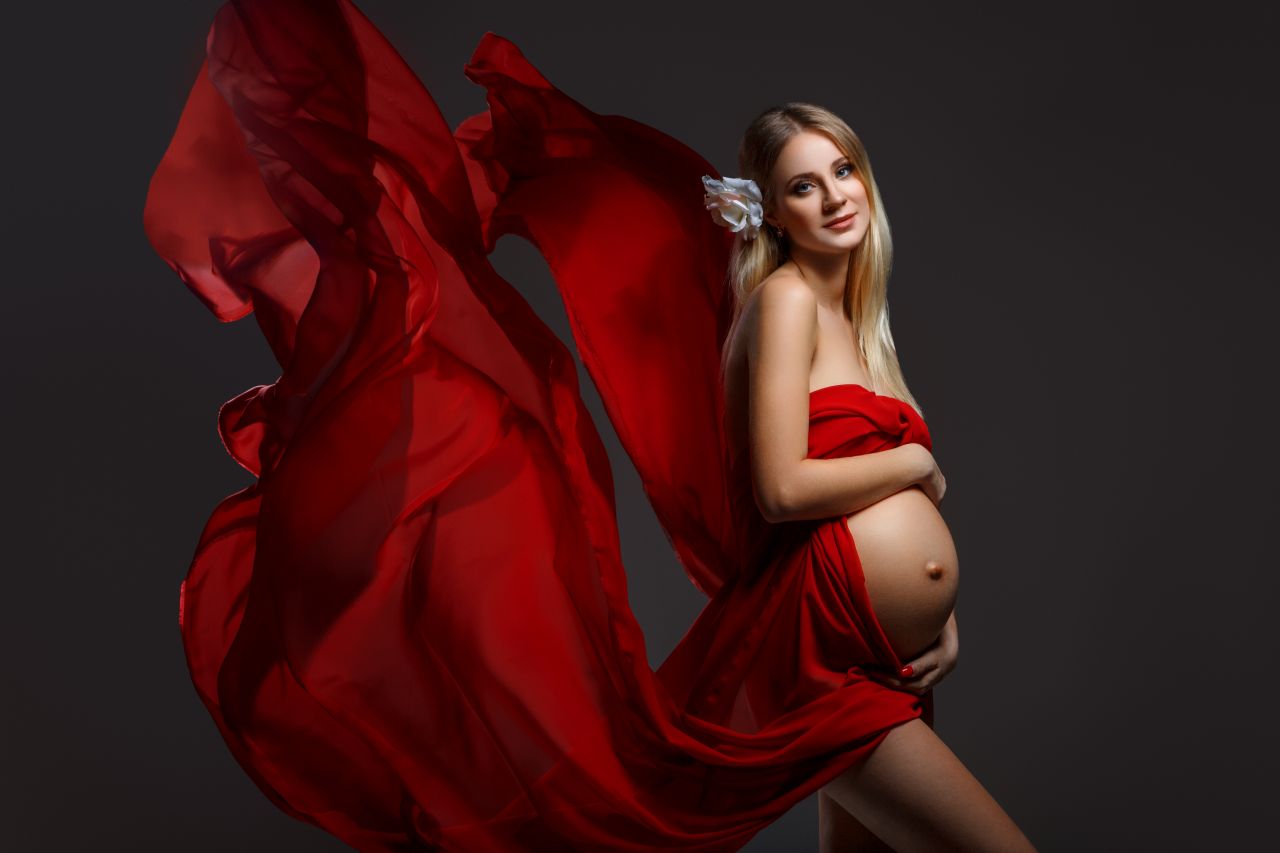 pregnant-girl-in-red-dress-f2xlbu7-1592898942.jpg