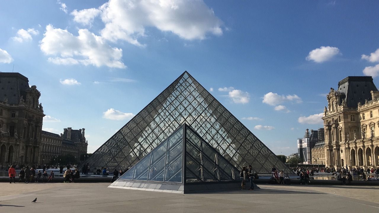 Görkemli Yapısı İle Dünyanın En Büyük Sanat Müzesi: Fransa Louvre Müzesi