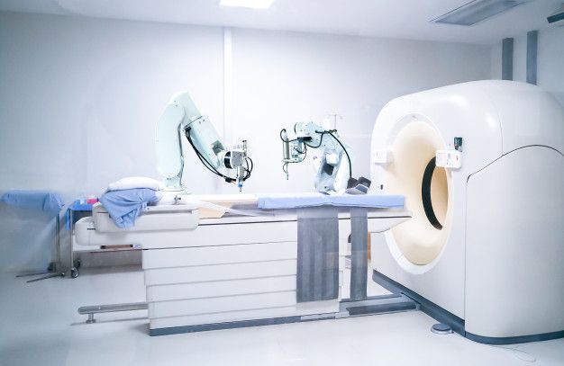 Zaman İçinde Sağlık Teknolojisi Nasıl Değişti | Robotik Cerrahi Kazanımları Nelerdir?