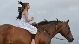 Rüyada Ata Binmek Ne Anlama Gelir? Rüyada At Binmek Neye Çıkar?