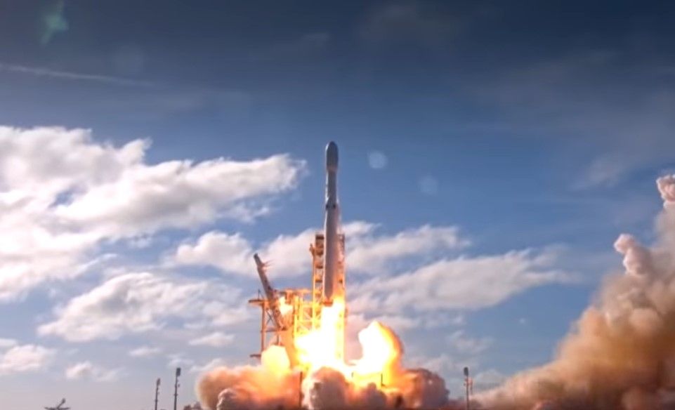 SpaceX Uzaya İnsan Gönderen İlk Özel Şirket Oldu