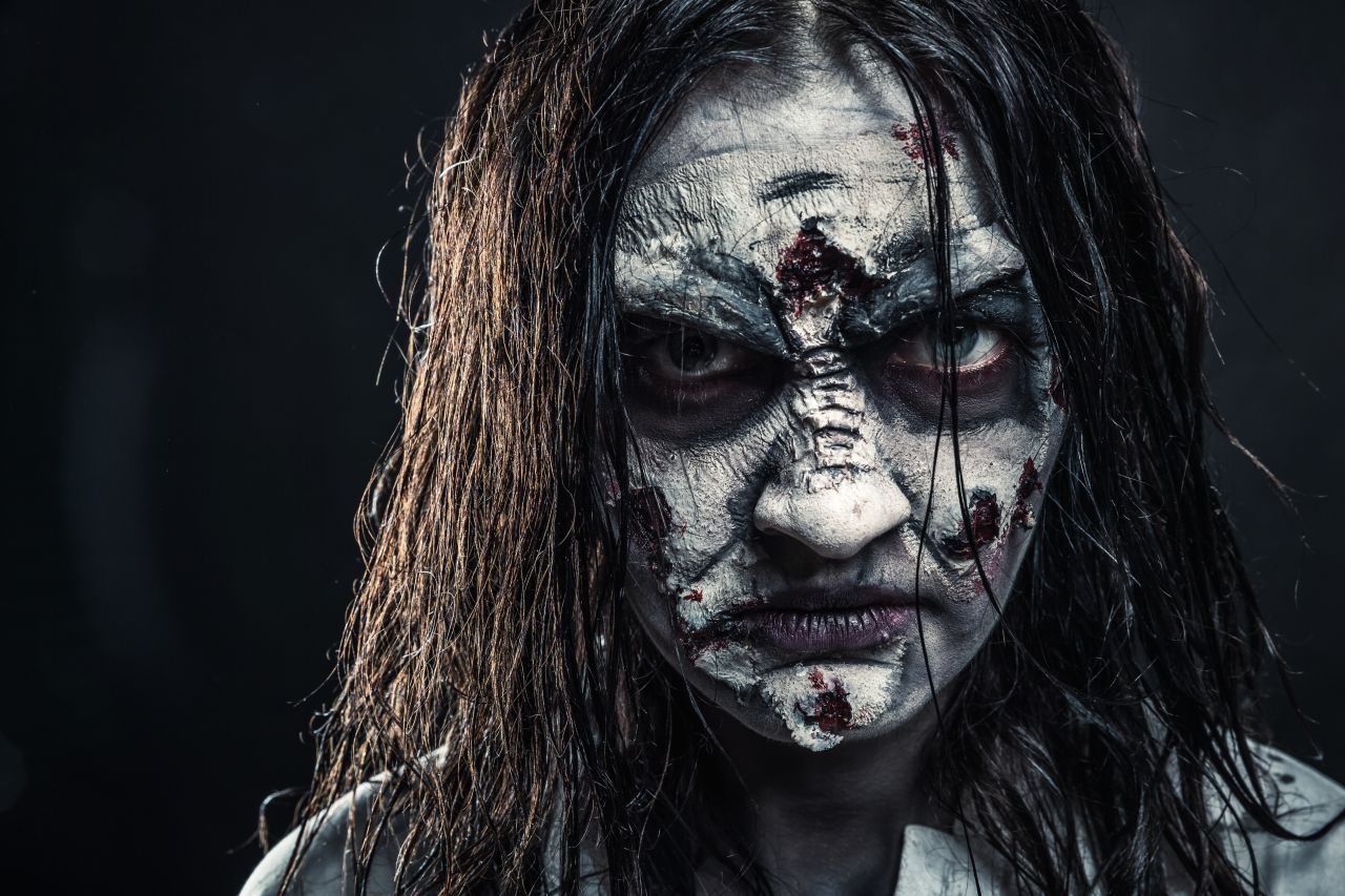 zombie-woman-with-bloody-face-p7ll8t9-1-1581172406.jpg