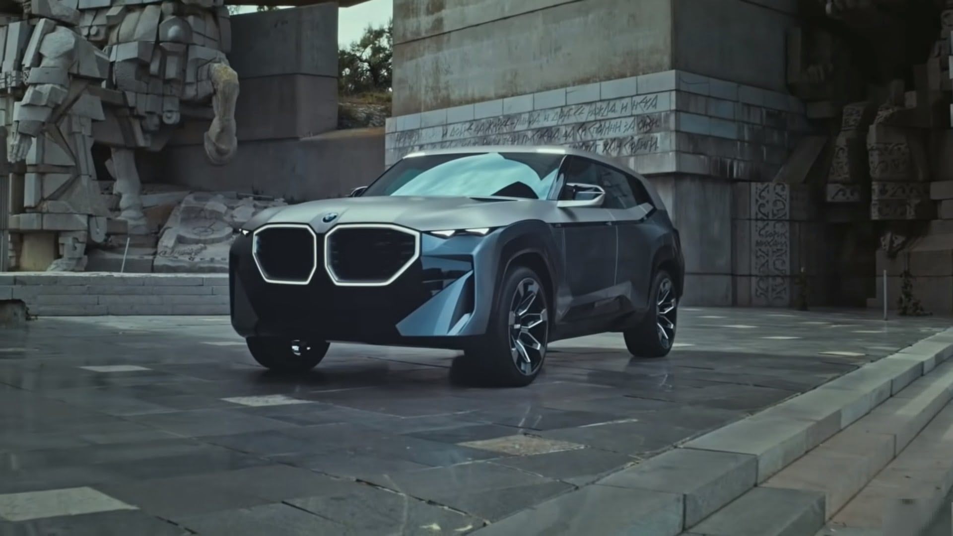 BMW Concept XM | O Bir Güç Abidesi
