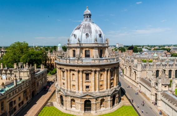 Eşsiz Mimarisi ile Radcliffe Camera Oxford Üniversitesi Kalbi ve Simgesi Radcliffe Camera  