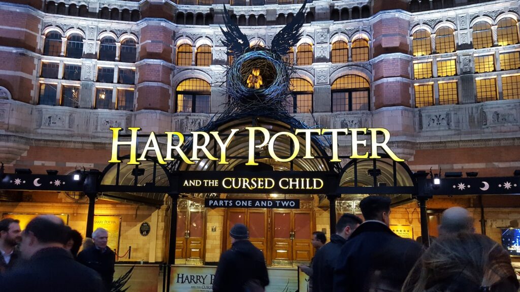 Birleşik Krallık'ın En Zengin Kadını ve Dolar Milyarderi İlk Yazar J. K. Rowling ve Fantastik Serisi Harry Potter...