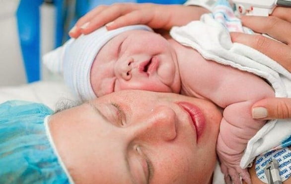 Sezaryen Doğum İzi Kalır mı | Sezaryen Doğum İzi Estetiği Sonuç Verir mi?