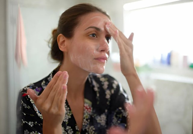  Sudocrem Yüze Sürülür mü | Sudocrem Cildi Kurutur mu? Sudocrem Faydaları Ne?