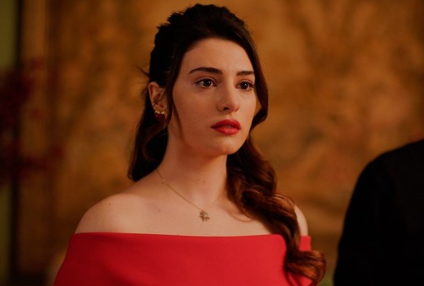 Asude Kalebek Kimdir | Yeni Dizi A.B.İ Oyuncusu Asude Kalebek Ne Mezunu?