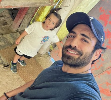 Buğra Gülsoy Kimdir | Bahar Dizisi Kadrosunda Yer Alan Buğra Gülsoy Kaç Yaşında?