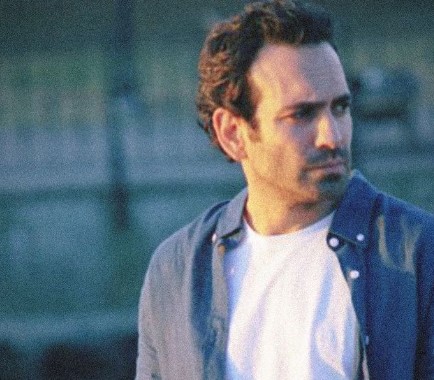 Buğra Gülsoy Kimdir | Bahar Dizisi Kadrosunda Yer Alan Buğra Gülsoy Kaç Yaşında?