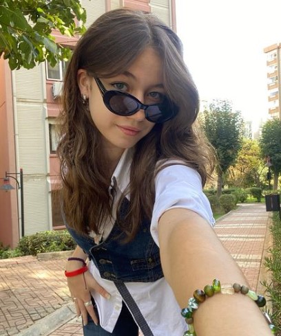 Alisa Sezen Sever Kimdir | Bahar Dizisinin Umay’ı Aslında Bir Youtuber mi?