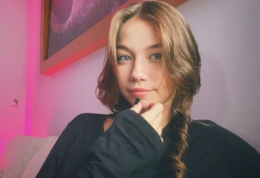 Alisa Sezen Sever Kimdir | Bahar Dizisinin Umay’ı Aslında Bir Youtuber mi?