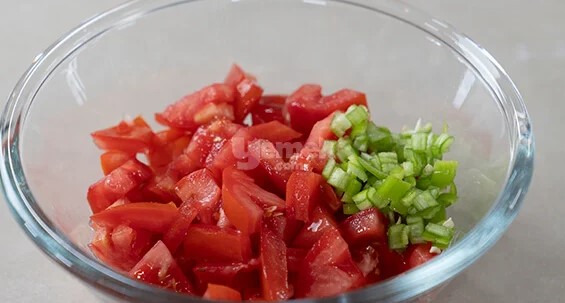 1 Porsiyon Domates Salatası Kaç Kalori?