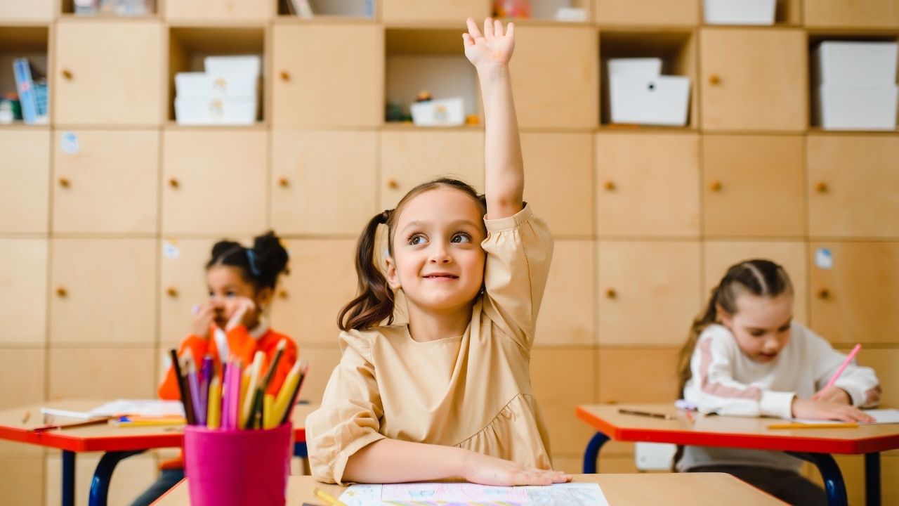 pazartesi-okullar-yarim-gun-tatil-mi