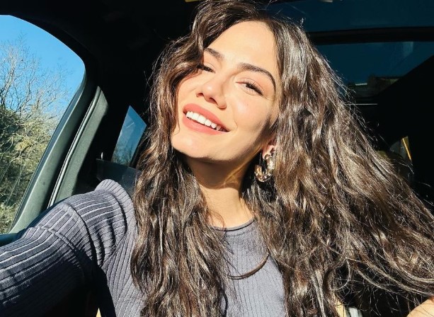 Demet Özdemir Kimdir | Demet Özdemir Kiminle Sevgili? Demet Özdemir’in Yeni Projesi Ne?