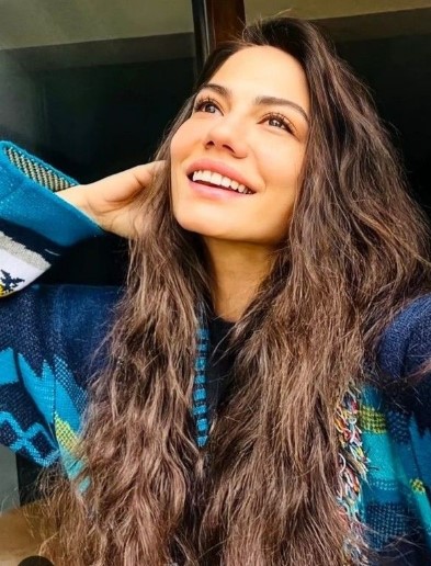 Demet Özdemir Kimdir | Demet Özdemir Kiminle Sevgili? Demet Özdemir’in Yeni Projesi Ne?
