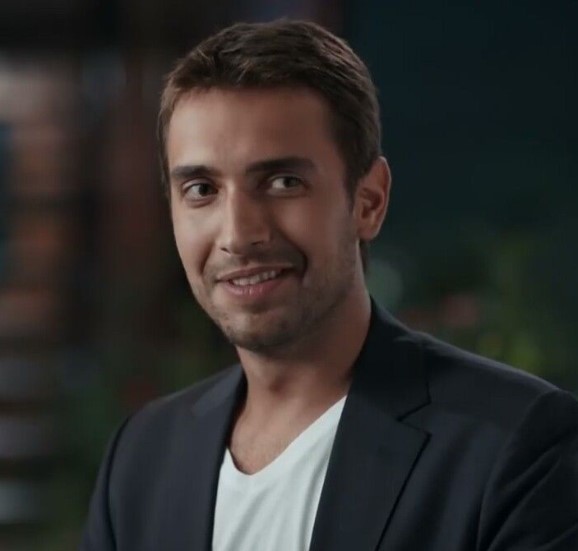 Ulaş Tuna Astepe Kimdir | Ulaş Tuna Astepe Çift Kişilik Oda Dizisinde Hangi Rolde? 