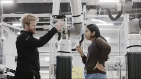 Amazon’un yeni robotu Vulcan, nesneleri dokunarak tanıyabiliyor