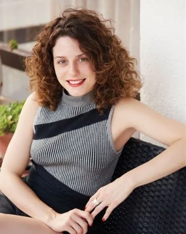 Seren Şirince Kimdir | Çift Kişilik Oda Oyuncu Kadrosunda Yer Alan Seren Şirince Evli mi? 