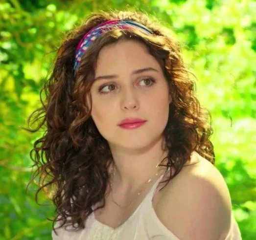 Seren Şirince Kimdir | Çift Kişilik Oda Oyuncu Kadrosunda Yer Alan Seren Şirince Evli mi? 