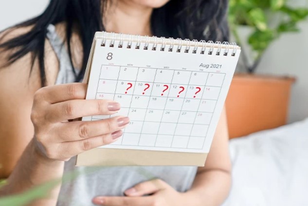 Doğumdan Sonra İlk Adet Ne Zaman Olur? Doğum Sonrası Adet Düzensizliği Normal mi? 