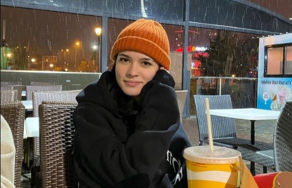 Helin Elveren Kimdir | Çarpıntı Dizisi Sezin’i Helin Elveren Kaç Yaşında?