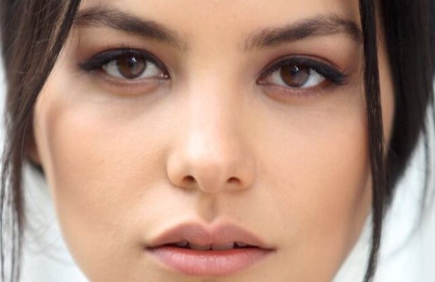 Hazal Filiz Küçükköse Kimdir | Hazal Filiz Küçükköse Hangi Dizi ile Ekranlara Geri Döndü? 