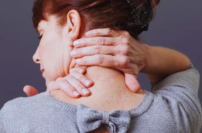 Boyun Ağrısı Nasıl Geçer | Boyun Ağrısı Baş Dönmesi Yapar mı?