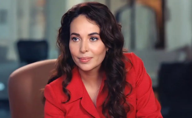 Esra Ronabar Kimdir | Esra Ronabar Kaç Yaşında? Esra Ronabar Türk mü? 