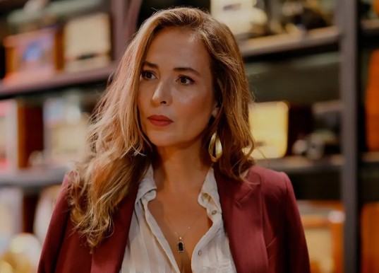 Esra Ronabar Kimdir | Esra Ronabar Kaç Yaşında? Esra Ronabar Türk mü? 