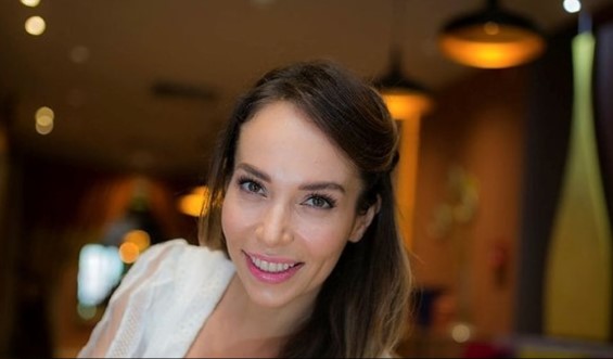 Esra Ronabar Kimdir | Esra Ronabar Kaç Yaşında? Esra Ronabar Türk mü? 