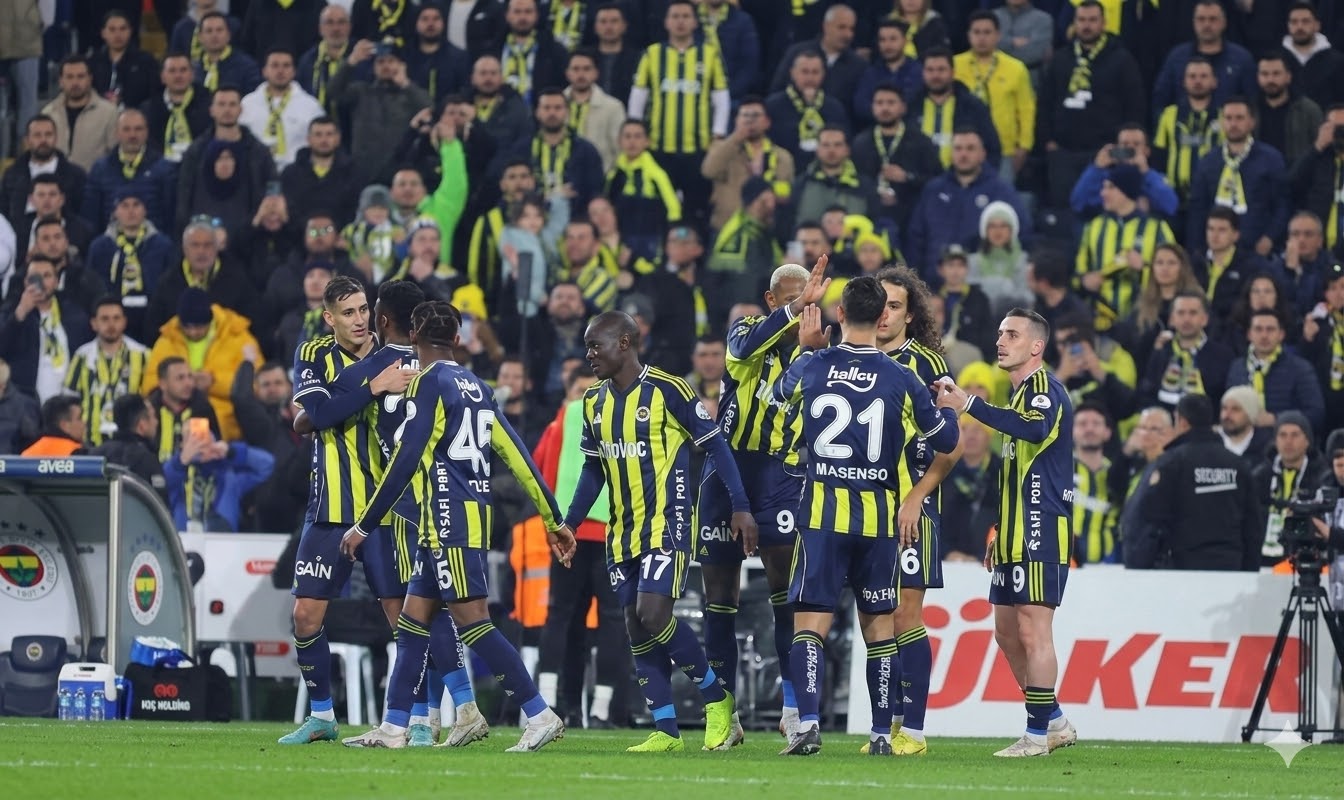 Fenerbahçe - Samsunspor Maçında Savunma Alarmı: Tedesco’nun Sistemi Neden Çöktü?