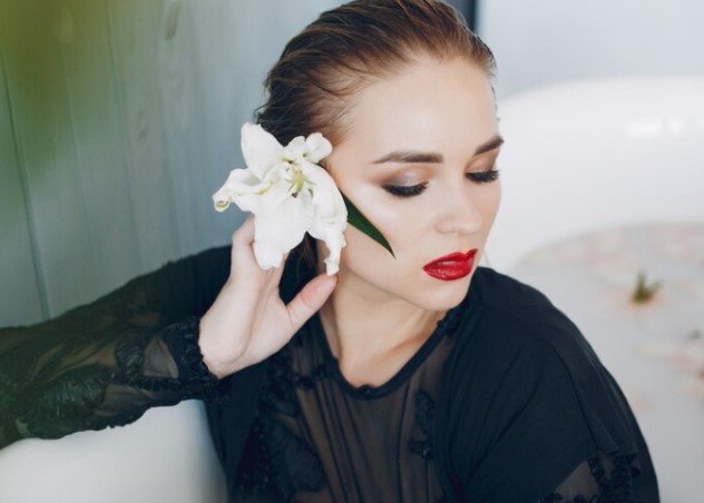 Glam Makyaj Ne Demek | Glam Tarzı Nedir? Glam Makyaj Tarzında Neler Var?