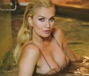 Tuğba Özay Hortum ile Yüzünü Yıkadı! 